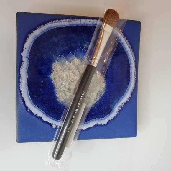 Bare Minerals Contour Shadow Brush ($5 with bundle - Picture 2 of 4
